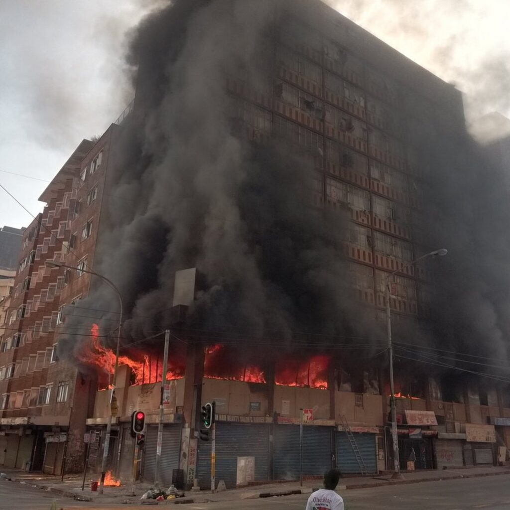 Building on fire in the Johannesburg CBD. Image: TWITTER / City of Joburg EMS